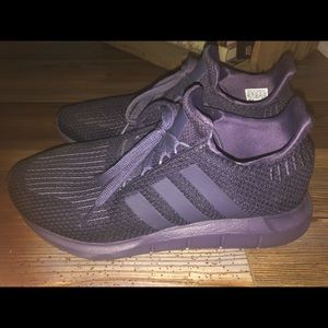 Women’s Adidas Swift Run tennis shoes